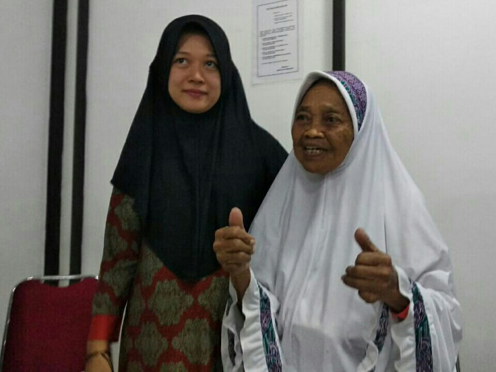 Haji Tertua Jateng Masih Kuat Gendong Karung Beras