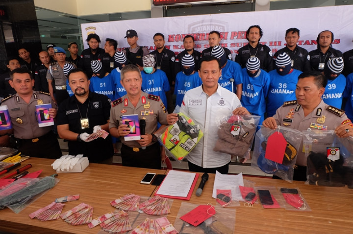 Dua Kelompok Begal Berkostum Polisi Ditangkap