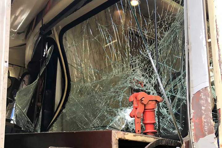 2 Kereta Wisata Bertabrakan, 10 Orang Terluka