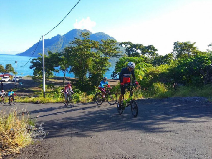 Gowes Eksotis di Pulau Rempah- rempah