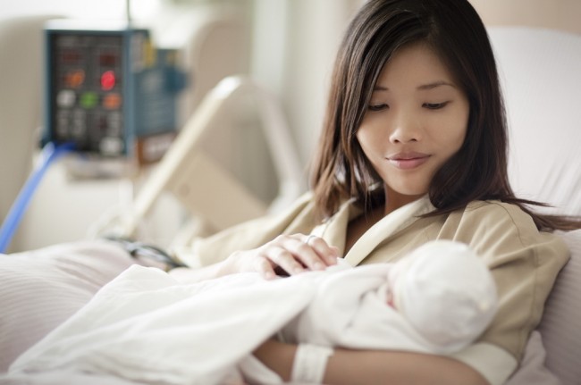 Pentingnya Menyusui Bayi Satu Jam Pertama Setelah Lahir