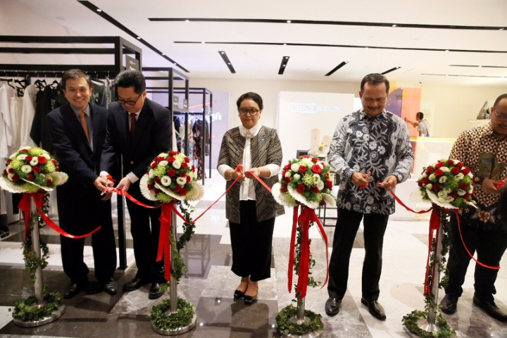 RISING FASHION, Kolaborasi Apik Kreator Busana Indonesia dan Singapura