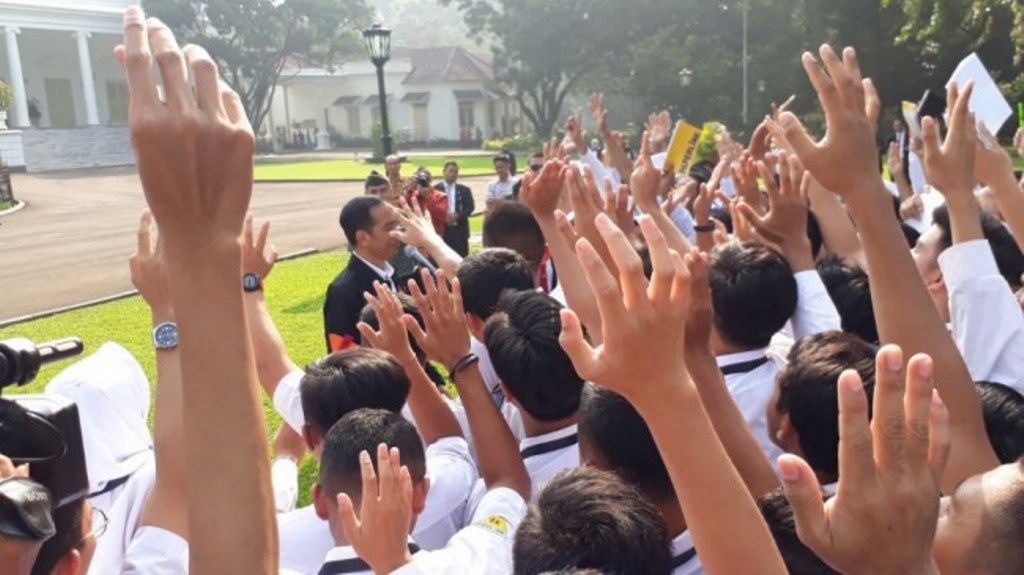 Presiden Joko Widodo menerima siswa SMA di Istana Bogor, Jawa Barat. Foto: Medcom.id/Achmad Zulfikar Fazli.