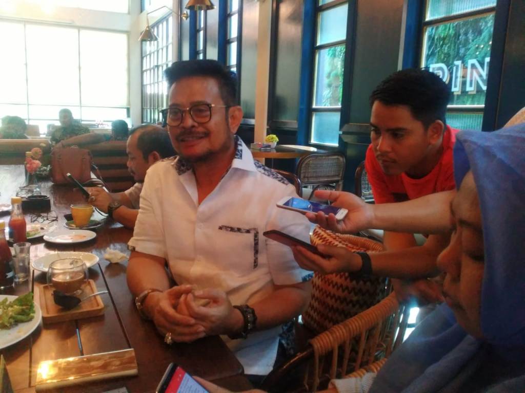 Mantan gubernur Sulawesi Selatan Syahrul Yasin Limpo saat dimintai keterangan oleh pers terkait dirinya diminta bergabung ke Kantor Staf Presiden (KSP) Republik Indonesia. Medcom.id