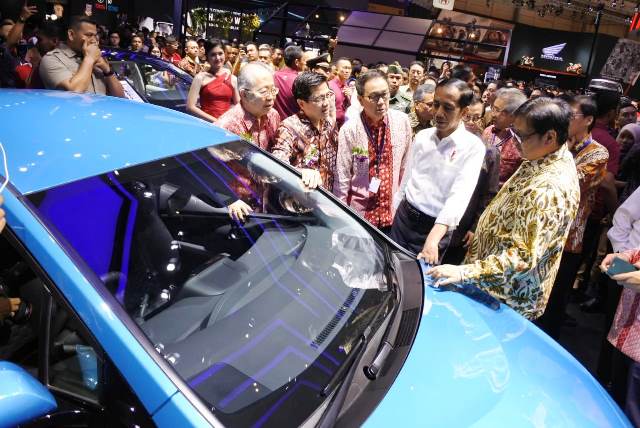 Presiden: Pasar Nasional Jangan Dikuasai Mobil Impor