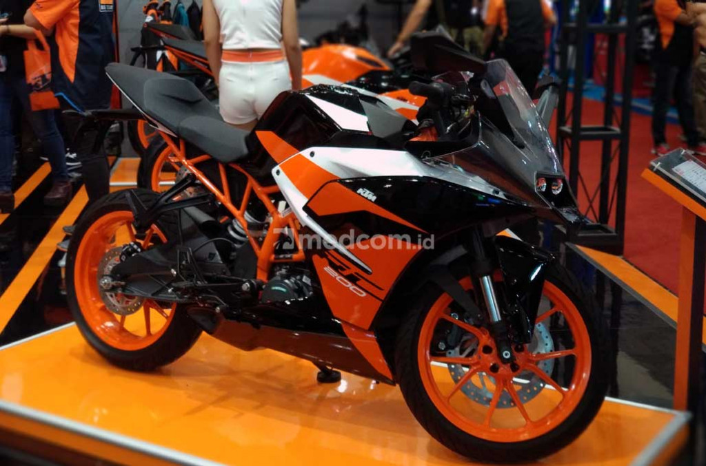 KTM RC 200 С наездником