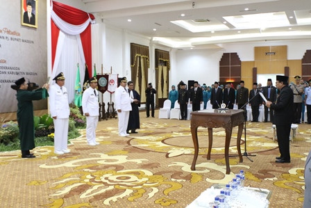 Gubernur Jawa Timur Lantik Tiga Pj Bupati