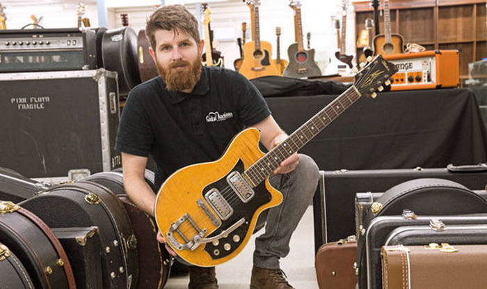 Gitar George Harrison di Panggung Terakhir The Beatles Kembali Dilelang