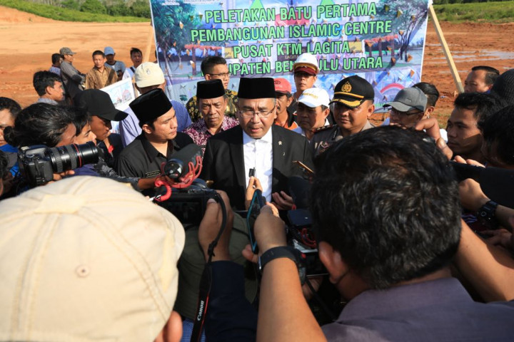 Mendes PDTT Bagikan Ratusan Sertifikat Tanah di Bengkulu