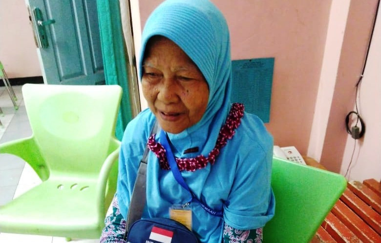 Pedagang nasi aking (karak), Tarijah (73), warga Desa Bogo, Kabupaten Nganjuk, Jawa Timur, hendak berangkat ke Tanah Suci/Medcom.id/Amal