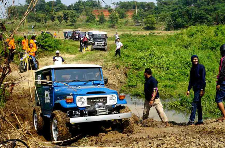 Korps Adhyaksa pun Lihai Bermain Lumpur
