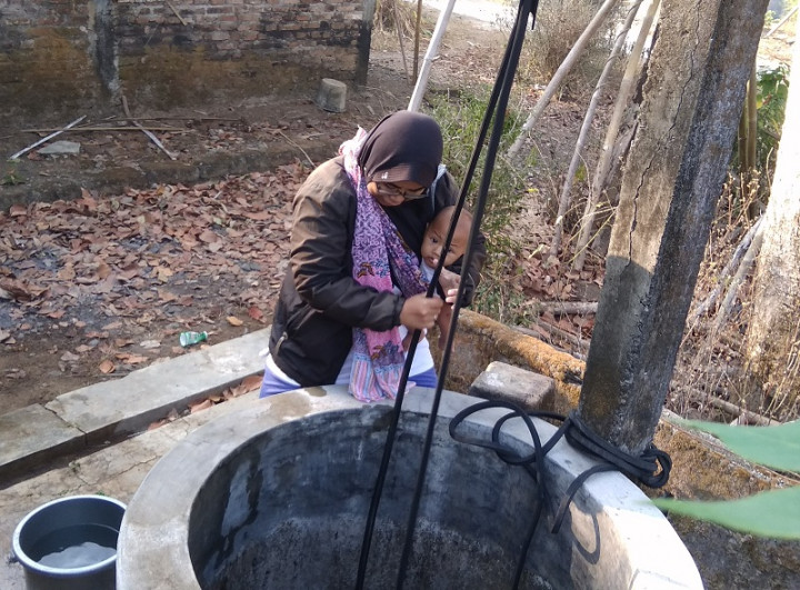 Warga Sentolo Bergantung pada Sumur Tua