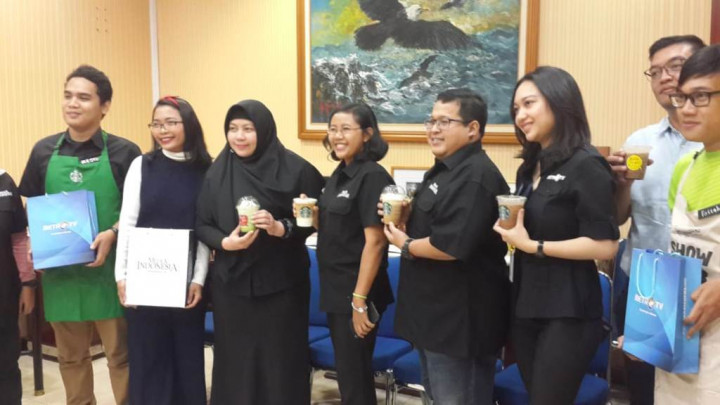 Starbucks Luncurkan Kampanye <i>Greet with a Cup</i>