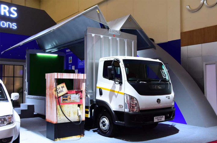 Truk 'Bollywood', <i>Moncer</i> di Pameran Otomotif Nasional