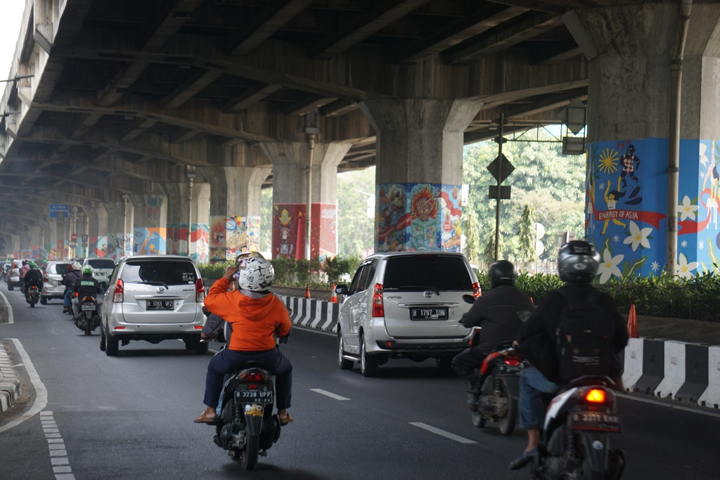 Pilar jalan layang di sepanjang Pulomas-Rawamangun. (Foto: Medcom/Kautsar)