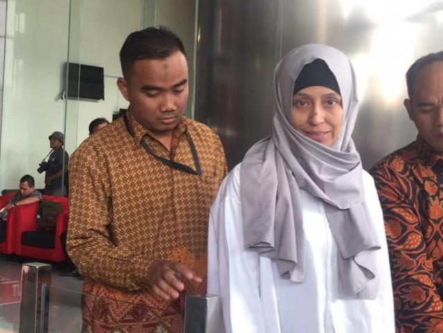 KPK Periksa Adik Inneke Koesherawati