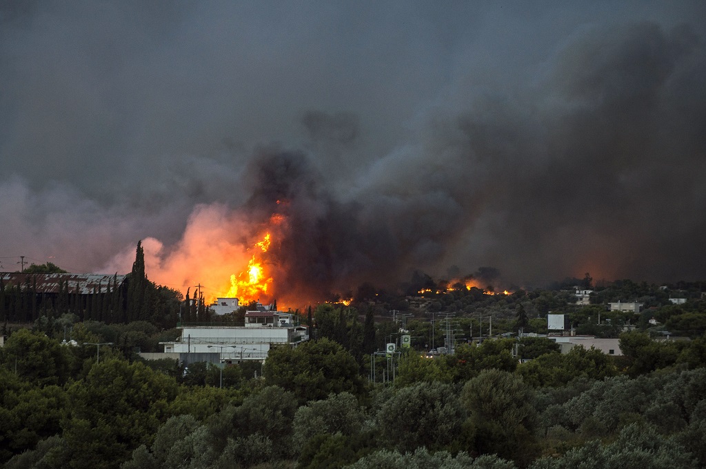 Kebakaran hutan di Mati, Rafina, Yunani, 23 Juli 2018. (Foto: AFP)