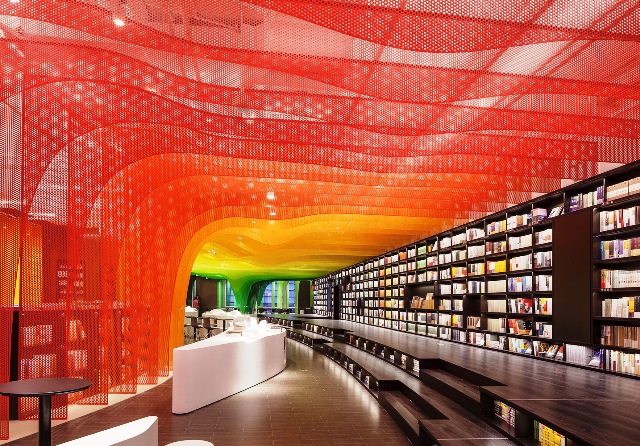 Perpindahan zona diwakili nuansa warna yang berbeda. archdaily/Wutopia Lab