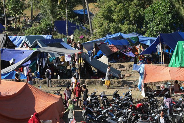 Pengungsian warga korban gempa di Pemenang Barat, Lombok Utara. Minimnya pasokan air bersih dan MCK menjadi masalah di sini. Jumlah sementara korban tewas 130-an orang. MI/Ramdani