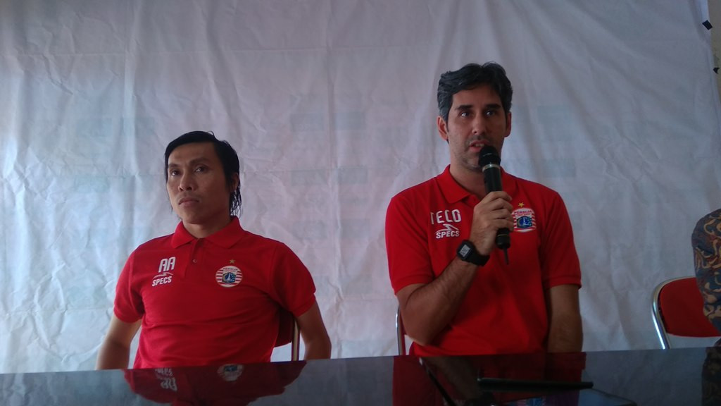 Pelatih Persija Stefano Cugurra alias Teco (kanan) dan Asri Akbar. (Foto: medcom.id-Ahmad Mustaqim)