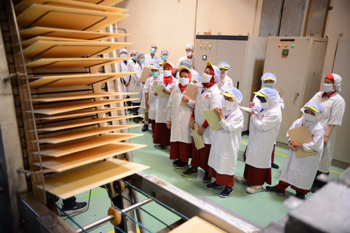 Reporter Cilik Media Indonesia Kunjungi PT Mayora