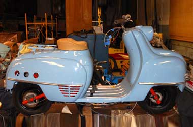 Nostalgia Skuter Terrot Klasik Era 1950-an