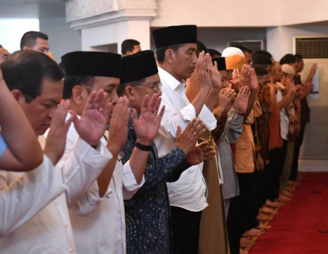 Jokowi Salat Gaib untuk Korban Gempa NTB