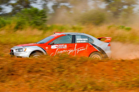 Aksi Sean Gelael saat menjajal lintasan Merdeka Sprint Rally
