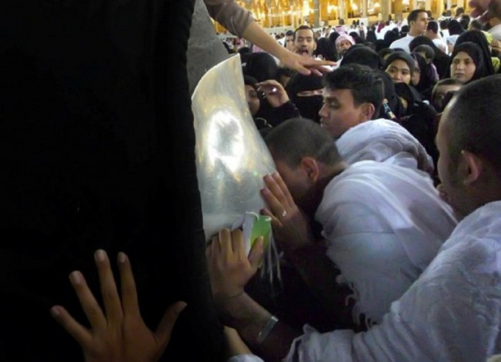 Jemaah Asal Jatim Wafat Setelah Cium Hajar Aswad