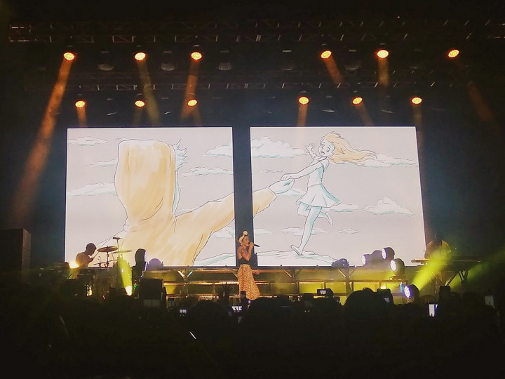 Halsey Bawakan Singel Closer Versi Akustik di On Off Festival 2018