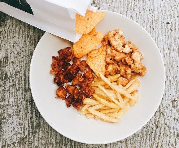 Cafe Ini Sajikan Modifikasi <i>Snack</i> Kemasan ala Korea