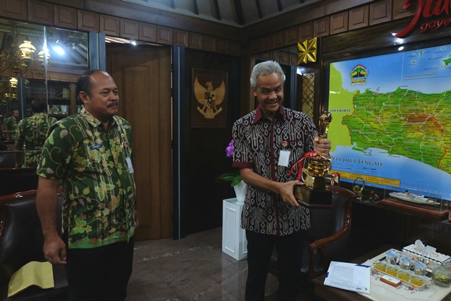 Terima Penghargaan Budhipura, Ganjar Ingin Hasil Riset Dikembangkan