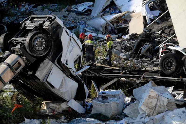 35 Tewas dalam Jembatan Roboh di Italia