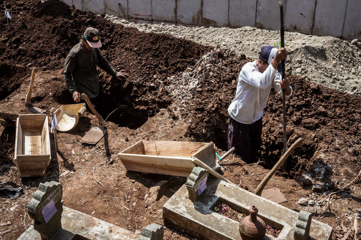 Ribuan Makam Terdampak Proyek Tol Batang-Semarang