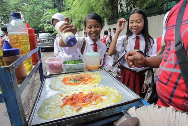 Polisi Masih Cari Penjual Makanan yang Sebabkan Siswa SD di Bekasi Keracunan