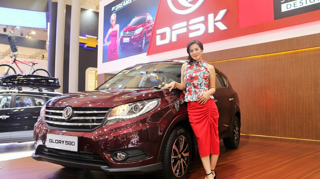 Astrid Tiar bicara tentang mobil yang cocok untuk keluarga. DFSK