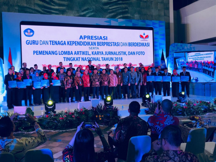 117 Guru dan Tendik Diganjar Penghargaan