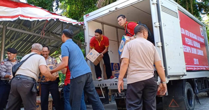 Seribu Paket Bantuan Didistribusikan untuk Pengungsi Gempa Lombok