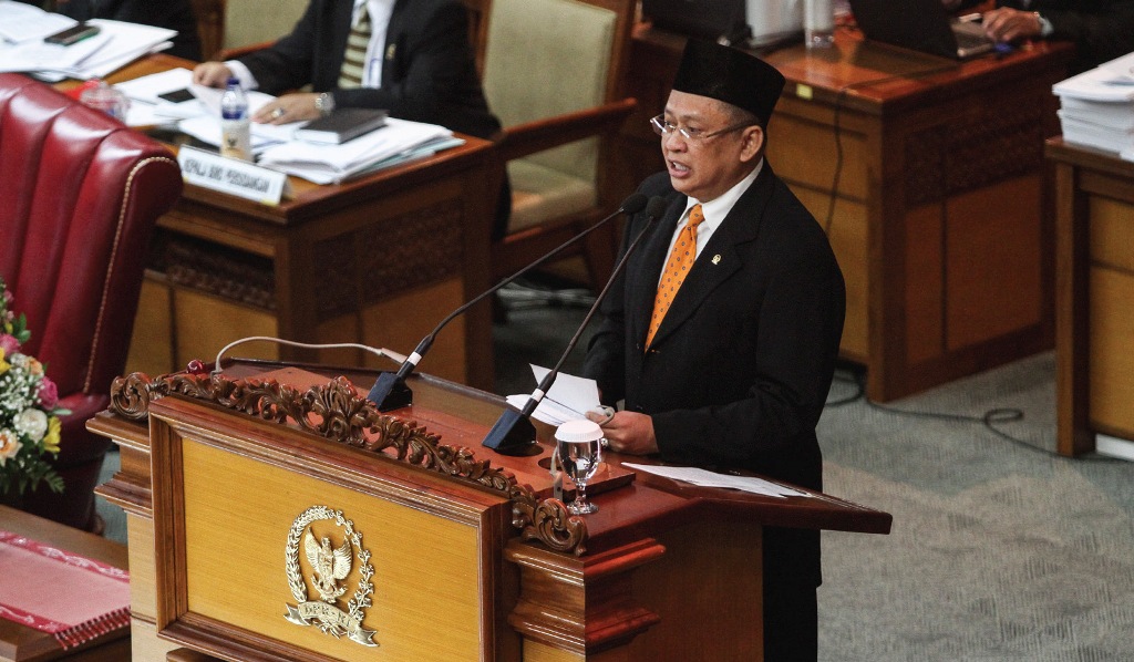 Ketua DPR Bambang Soesatyo menyampaikan pidato penutupan masa sidang pada Rapat Paripurna DPR di Kompleks Parlemen Senayan. (FOTO: ANTARA/DHEMAS REVIYANTO)