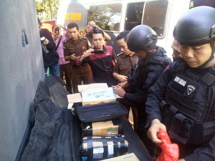 Kejari Makassar Musnahkan Ribuan Detonator dan Bahan Peledak