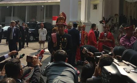 Jokowi Pakai Pakaian Adat Aceh Pimpin Upacara Proklamasi Kemerdekaan RI