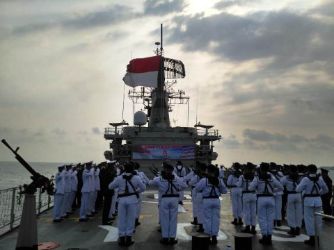 Suasana upacara HUT ke-73 RI di Kapal Perang Yos Sudarso. Foto: