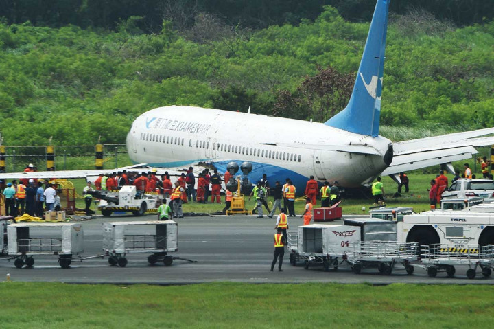 Pesawat dengan 157 Penumpang Tergelincir di Bandara Manila