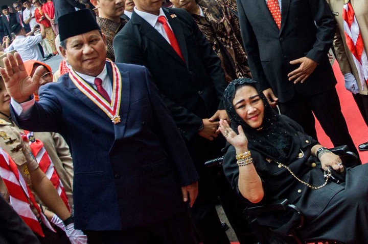 Prabowo-Sandi Upacara HUT RI di UBK