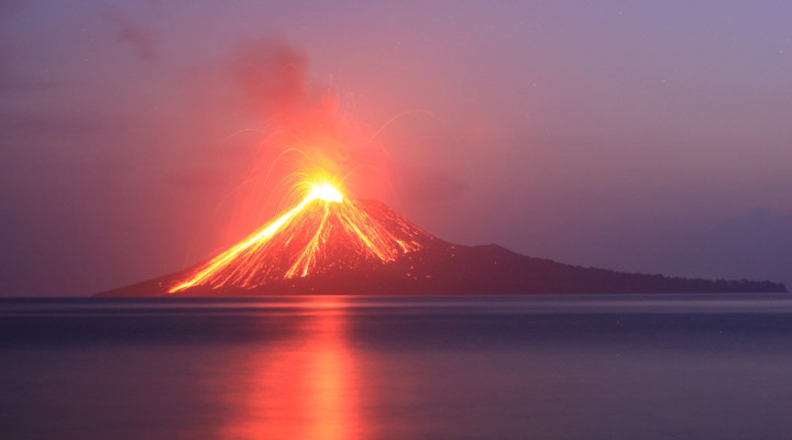 Gunung Anak Krakatau Kembali Erupsi