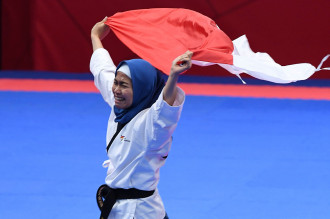 Defia Rosmaniar Raih Emas Pertama untuk Indonesia