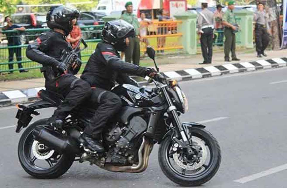 Apparel Keren Paspampres saat Kawal Jokowi - Medcom.id