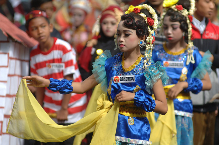 Atribut Bercadar dan Bersenjata, Sekolah Harus Ditindak Tegas