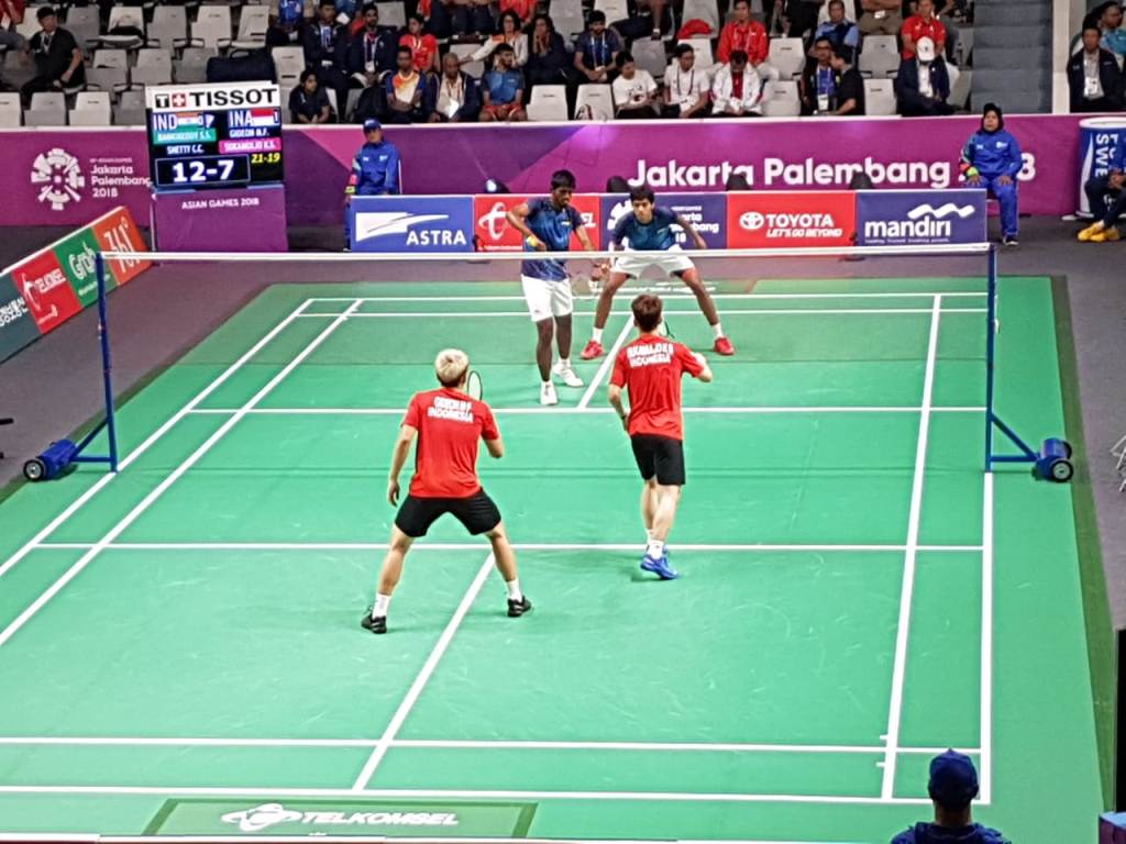 Kevin Sanjaya dan Marcus Fernaldi saat berhadapan dengan pasangan India Rankireddy Satwik Sairaj/Shetty Chirag Chandrashekhar (Foto: M. Rizky Adhestian/Medcom.id)