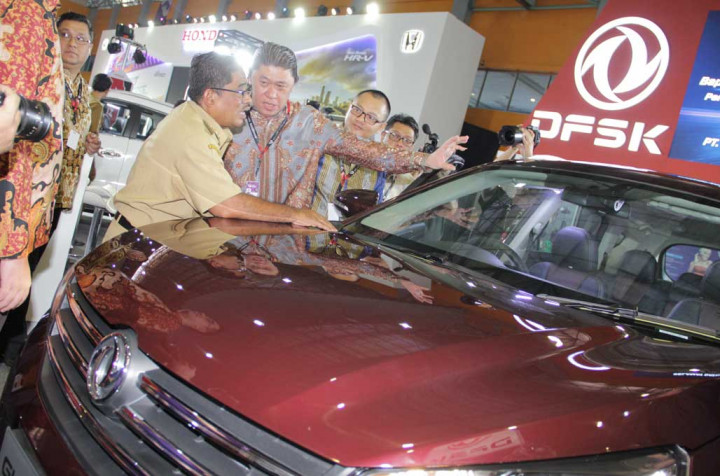 DFSK dan Wuling, Bikin Kejutan di GIIAS Roadshow Makassar